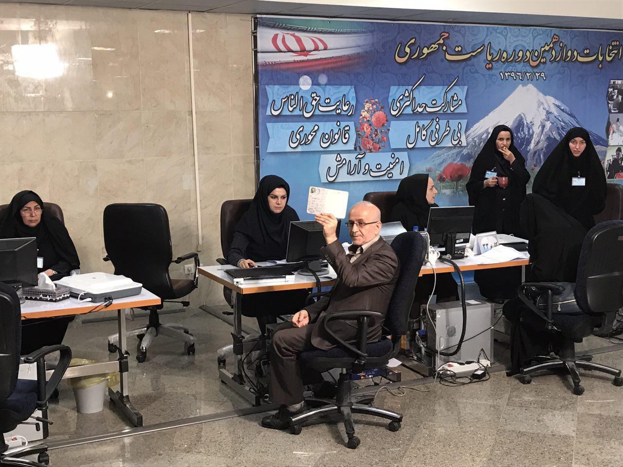 کماکان حضور پر رنگ بی‌نام و نشان‌ها/ هاشمی‌طبا: باید در اولويت‌هایمان تجديد نظر شود/ غرضی: بايد به بيكاری حمله و آن را ريشه كن كرد/ نام نویسی 501 نفر تاکنون