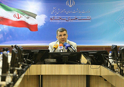 حسین شریعتمداری: رسانه‌های دشمن طوری وانمود می‌کنند انگار که همه با آن‌ها هستند + فیلم