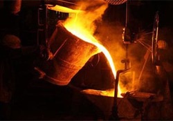 واژگونی کامیون به دلیل بی‌احتیاطی راننده یک خودروی سواری + فیلم