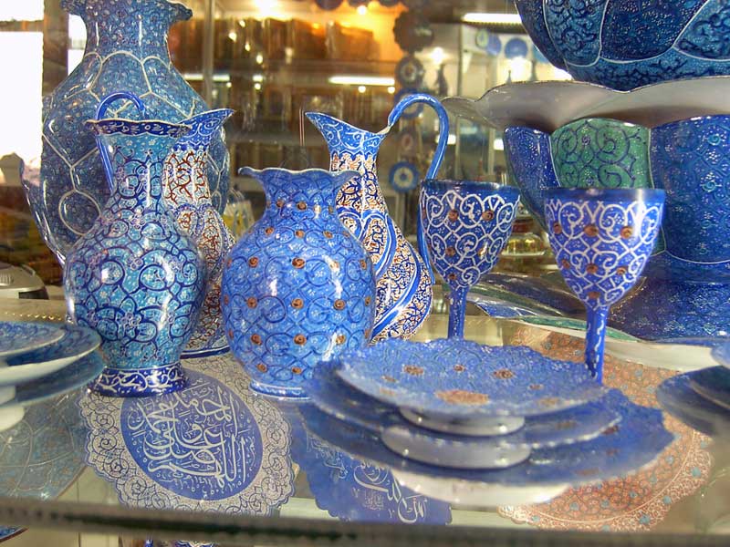 از شستشوی پارچه قلمکار در زاینده رود تا صدای چکش مس گرها در میدان نقش جهان