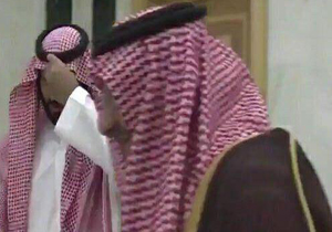 حرکت عجیب محافظ مسلح هنگام بیعت دو ولیعهد سعودی