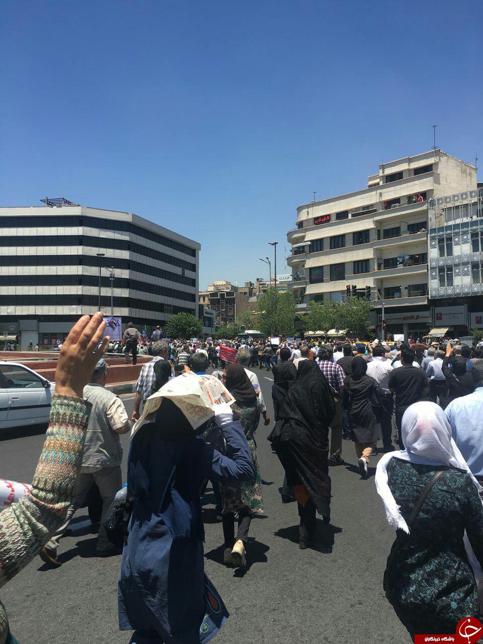 تجمع مالباختگان در میدان انقلاب + تصاویر