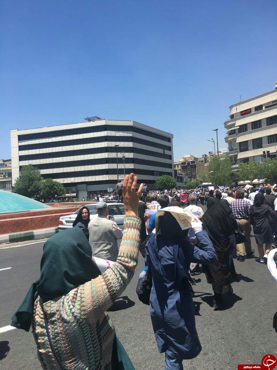 تجمع مالباختگان در میدان انقلاب + تصاویر