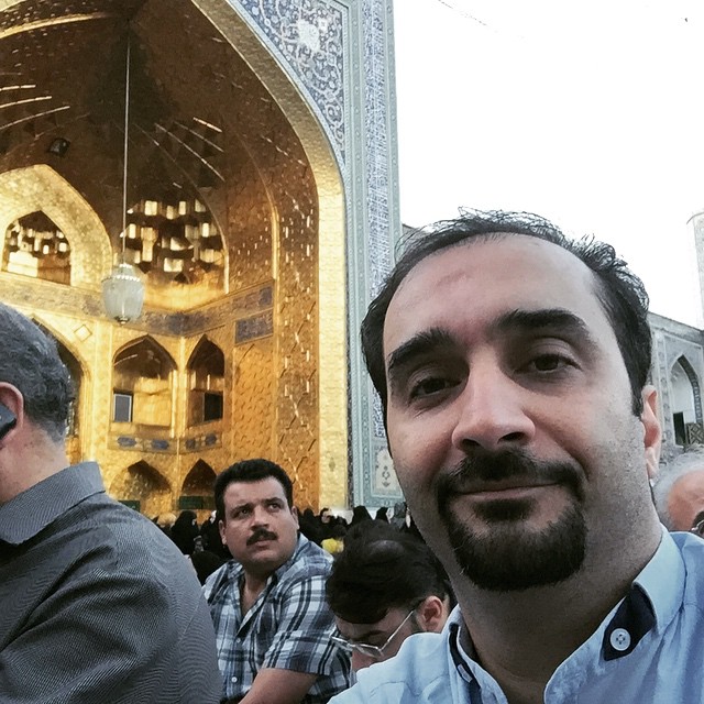 مجری مشهور با همسر و دخترش در حرم رضوی +عکس