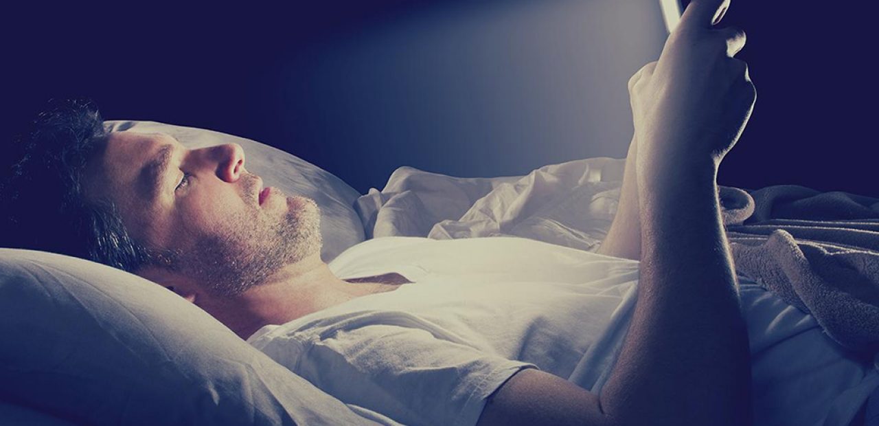 اثرات مخرب نور گوشی‌های هوشمند + اینفوگرافی