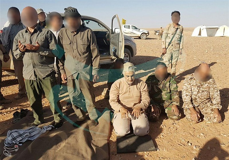 اقامه نماز شکر به امامت حاج قاسم سلیمانی