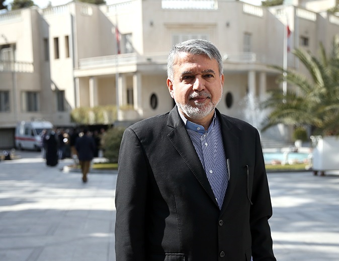 صالحی امیری در حیاط دولت