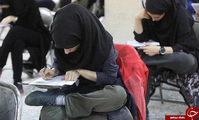ژست عجیب داوطلب کنکور را ببینید+عکس