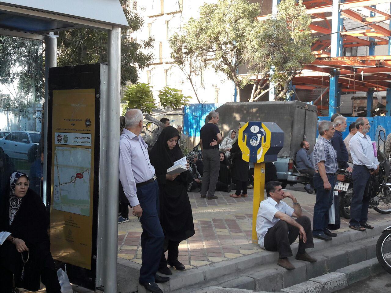 نوستالژی کنکور همچنان حکمرانی می کند/ ورود به تحصیلات دانشگاهی اندر خم یک تستامروز چهل و نهمین کنکور در کشور با رقابت داوطلبان رشته علوم انسانی و راضی کلید خورد و علی رغم صحبت های بسیار برای حذف کنکور همچنان این ماراتن با وجود انتقادات بسیار بر آن در حوزه آموزش کشور حکمرانی می کند.