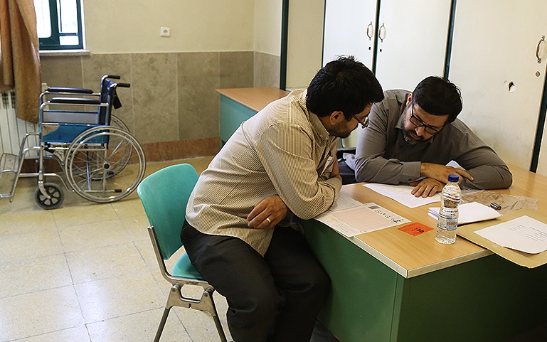 حضور داوطلبان کم‌توان جسمی در کنکور سراسری96+تصاویر