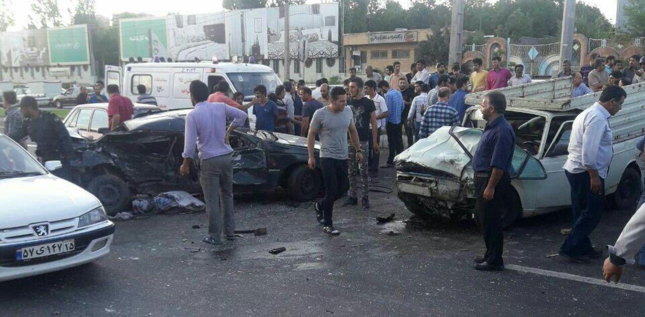 ۷ مصدوم در اثر برخورد شدید ۴ خودرو در میدان بسیج تبریز+تصاویر