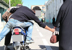 سرقت چهار آیفون از موبایل فروشی + فیلم