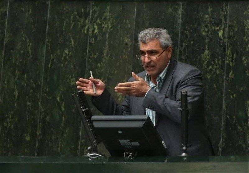 جنجال نمایندگان در صحن علنی بهارستان/ سیف:افزایش قیمت دلار در «تلگرام» صورت می‌گرفت/ لاریجانی: چرا تصمیمات درباره ارز قبلا گرفته نشد؟+ فیلم