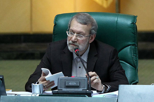 جنجال نمایندگان در صحن علنی بهارستان/ سیف:افزایش قیمت دلار در «تلگرام» صورت می‌گرفت/ لاریجانی: چرا تصمیمات درباره ارز قبلا گرفته نشد؟+ فیلم