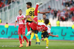 دیدار تیم های فوتبال ذوب آهن اصفهان و پرسپولیس
