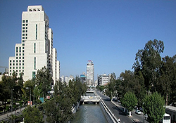 شادی اهالی دمشق از پاسخ پدافند هوایی سوریه به حملات سه جانبه غرب + فیلم