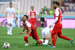 دیدار تیم های فوتبال ذوب آهن اصفهان و پرسپولیس