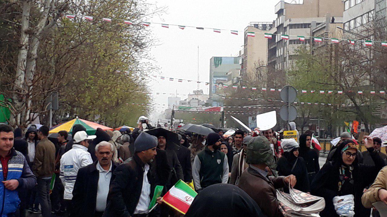 از حضور همکاران جناب خان در راهپیمایی ۲۲ بهمن تا برآورده شدن آرزوی یک جانباز برای دیدن ۴۰ سالگی انقلاب + تصاویر