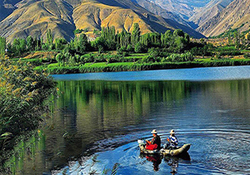 طغیان رودخانه جاده های مواصلاتی جنوب سیستان را مسدود کرد + فیلم