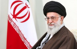 مستند خامنه‌ای؛ خمینی دیگر است/ رهبری انقلابی ویژگی همیشگی تاریخ انقلاب اسلامی+ فیلم