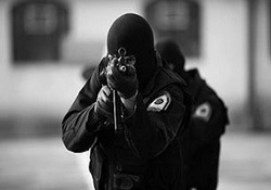 لحظه سرقت زن میانسال از طلافروش بازار امیرکبیر تبریز + فیلم