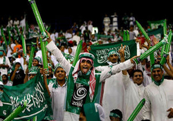 دیدار فوتبالیست معروف با مادرش پس از ۳۰ سال در یک برنامه زنده تلویزیونی + فیلم