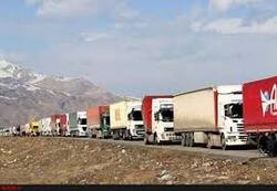 چپ شدن بار یک کامیون به روی خودروی سواری+ فیلم