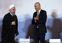 از شرمنده بودن وزیر ارتباطات مقابل مردم تا تلاش ترامپ برای برقراری رابطه با مقامات ایرانی + فیلم