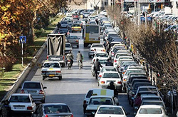 خسارت دیدن مالکان خودرو پس از فرو ریختن یک پارکینگ + فیلم