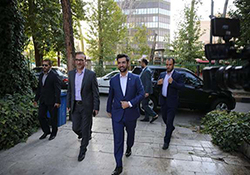 تلاش‌های دیده نشده خبرنگاران برای انجام رسالتشان + فیلم