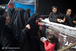 عزاداران زائرین اربعین حسینی در شهر سماوه