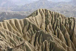 جابجایی هتل رستوران پنج طبقه در رود یانگ تسه + فیلم