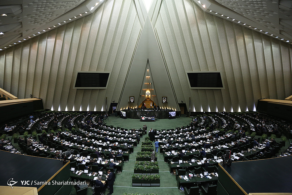 روحانی:تورم را مهار می‌کنیم، این کار شدنی است /شریعتمداری در صحن علنی مجلس:از شنیدن خبر خرید و فروش پست در وزارتخانه تنم می‌لرزد