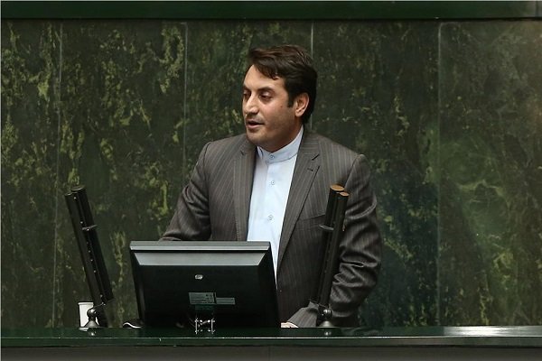 دژپسند:در شرایط فعلی هیچ فردی نمی‌تواند ادعای معجزه‌آسایی داشته باشد/شریعتمداری در صحن علنی مجلس:ترجیح می‌دادم در وزارت‌خانه صمت به کار ادامه می‌دادم/فیضی: چگونه با سفارش و لابی یک وزیر یک شبه انتخاب شدید؟