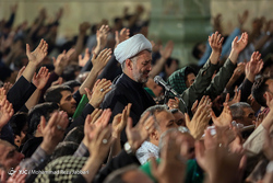 اعتکاف دانش آموزی در مسجد گوهرشاد