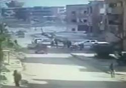 خنثی کردن یک خودروی بمب گذاری شده در حمص + فیلم
