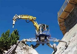 بیل مکانیکی کوچک با قابلیت‌های فراوان + فیلم