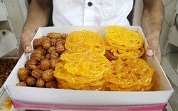 نظر متخصص تغذیه درباره زولبیا و بامیه + فیلم