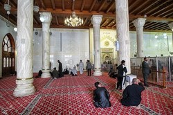 مرگ ناگهانی یک امام جماعت روی منبر در مالزی + فیلم