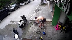 حادثه هنگام پایین آمدن دوچرخه سواران از کوه آلپ + فیلم