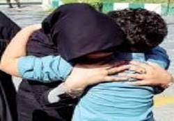 تصادف شدید پسربچه مدرسه‌ای با یک خودرو به دلیل دویدن ناگهانی به وسط خیابان + فیلم