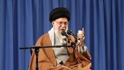 دیدار مدال‌آوران المپیادها و تیم ملی والیبال با رهبر انقلاب