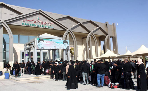 با زائران در مرز مهران؛ افزایش ۳۶ گیت جدید/ تکمیل ۳۰ درصد از ظرفیت پارکینگ اربعین مهران/ ایجاد چتر WIFI رایگان در پایانه/مشکلی در خصوص تامین ارز زائران در مهران وجود ندارد+ فیلم و تصاویر