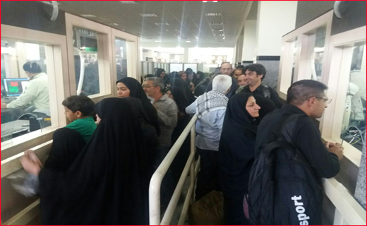 با زائران در مرز خسروی؛ ممنوعیت سفر به عراق با خودروی شخصی /تردد ۴ هزار زوار اربعین حسینی+فیلم و تصاویر