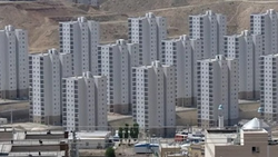 تلاش مسئولان خرمشهری برای اهدای سرپناه جدید به ساکنان ساختمان ۶ طبقه کهنسال + فیلم