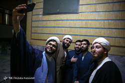 آیین عمامه گذاری طلاب در روز بعثت پیامبر(ص)
