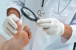 حکمت خوابیدن به پهلو راست و چپ چیست؟ + فیلم