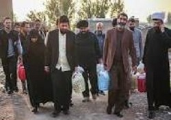 عروس و داماد هندی سوار بر دیگ آشپزی ! + فیلم