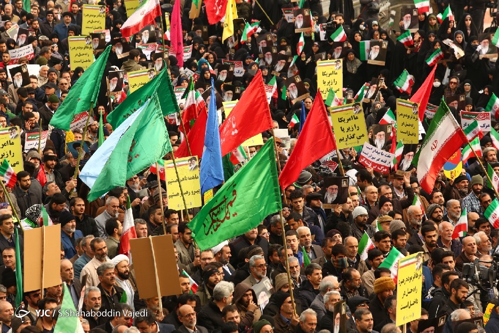 راهپیمایی مردم تهران در محکومیت آشوب‌های اخیر/ طنین حمایت از امنیت و نظام اسلامی در میدان انقلاب