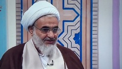 تصویری جالب از هلال ماه بر فراز گنبد مسجد النبی